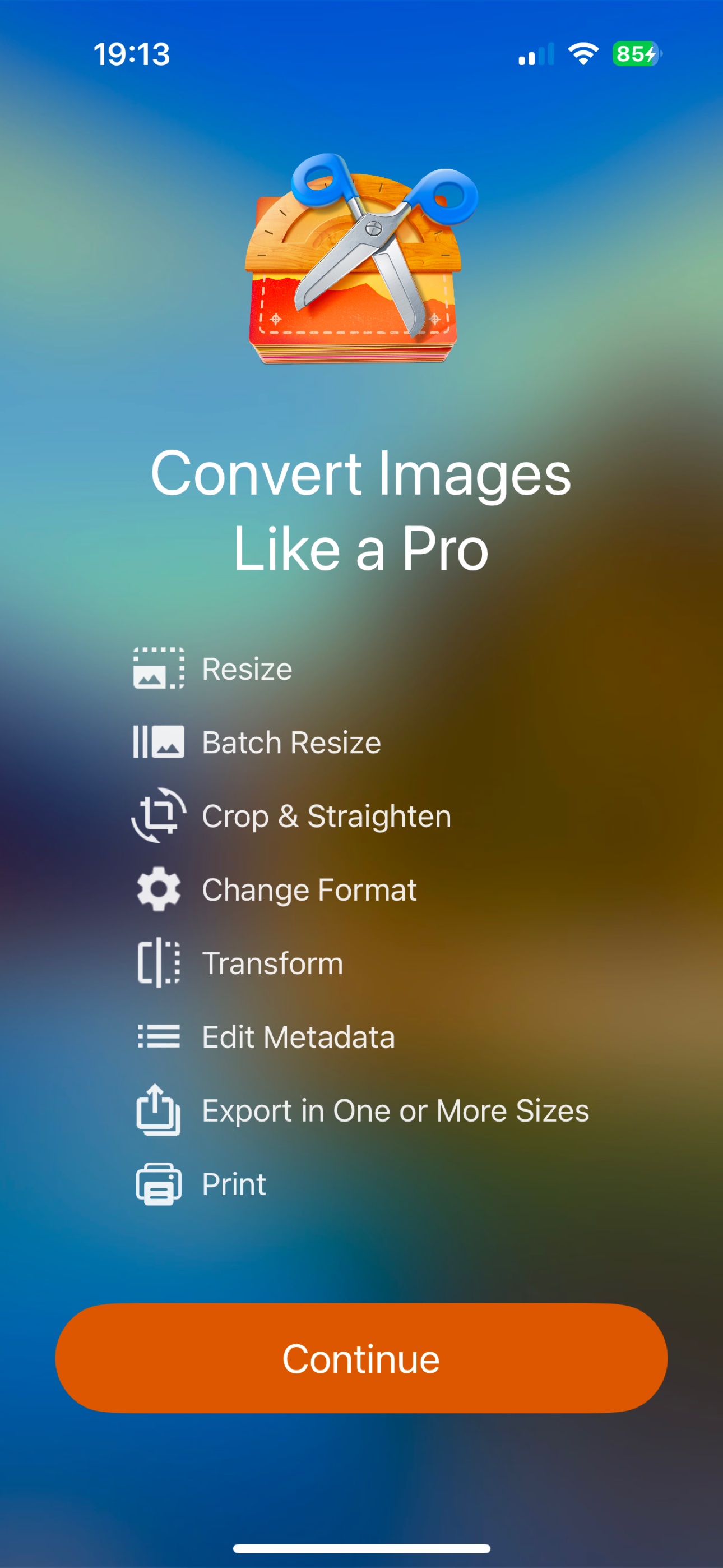 iSize on iPhone: welcome screen listing key features: resize, batch resize, crop and straighten, change format, transform, edit metadata, export, and print
