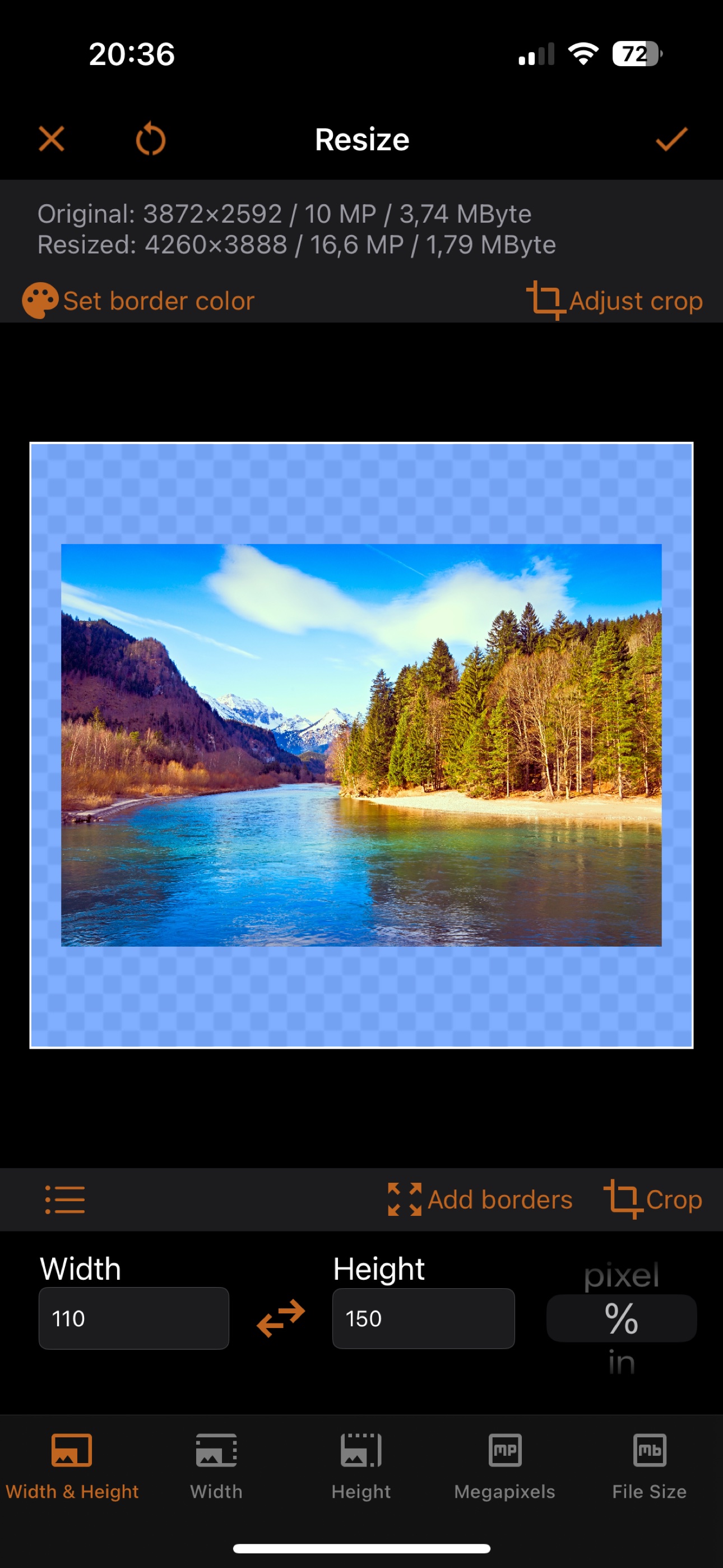 iSize on iPhone: resizing an image by width and height in percent, with borders added to keep the aspect ratio